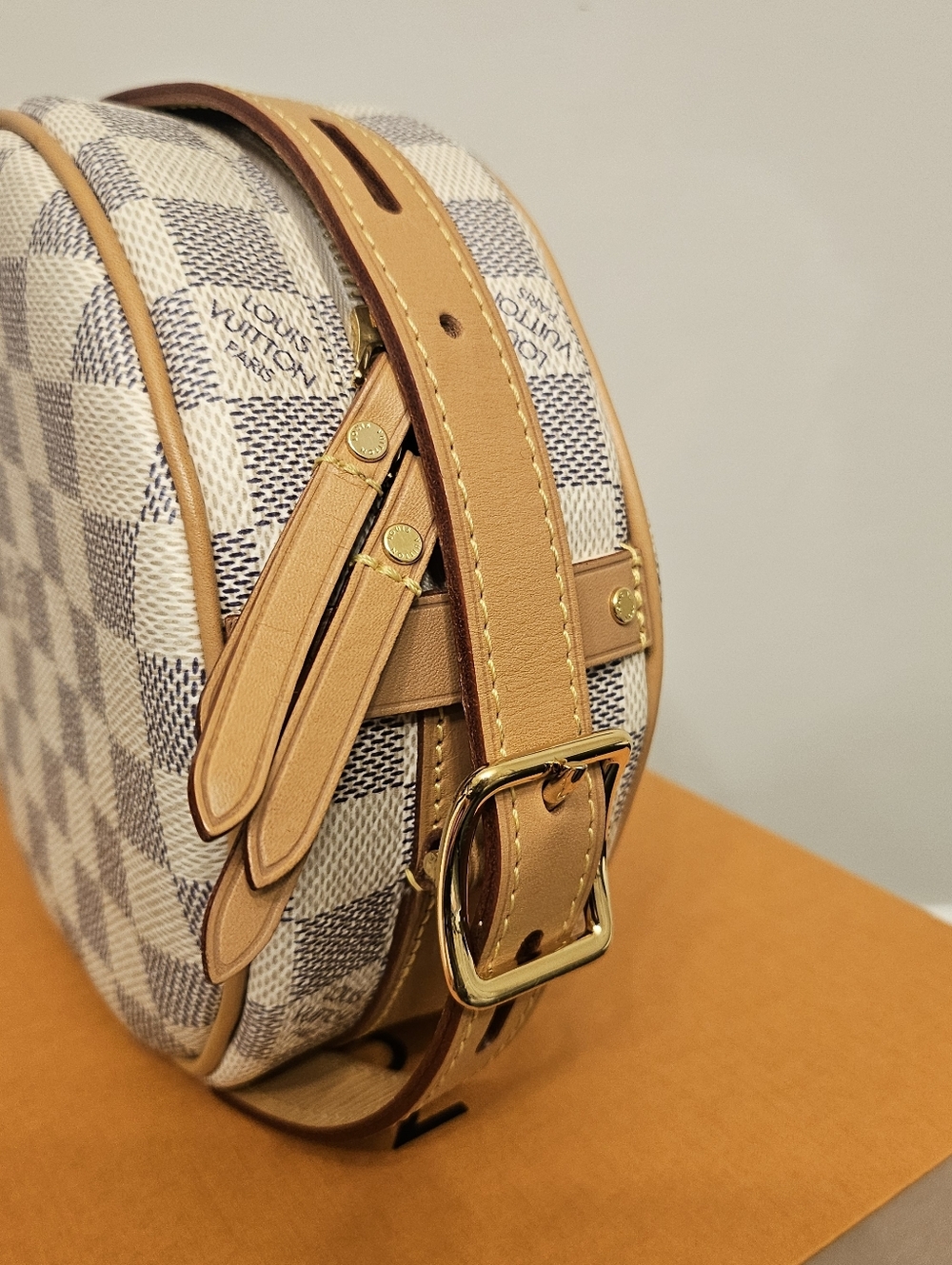 Louis Vuitton Boite Chapeau Souple PM Crossbody Bag in the beautiful Damier Azur - Picture 12 of 12
